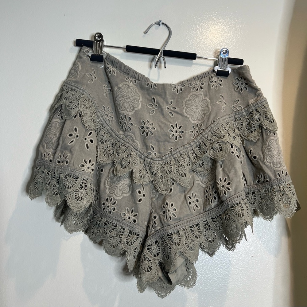 Free People Bali Warm Nights Embroided Eyelets Tiered Shorts M - Picture 3 of 6
